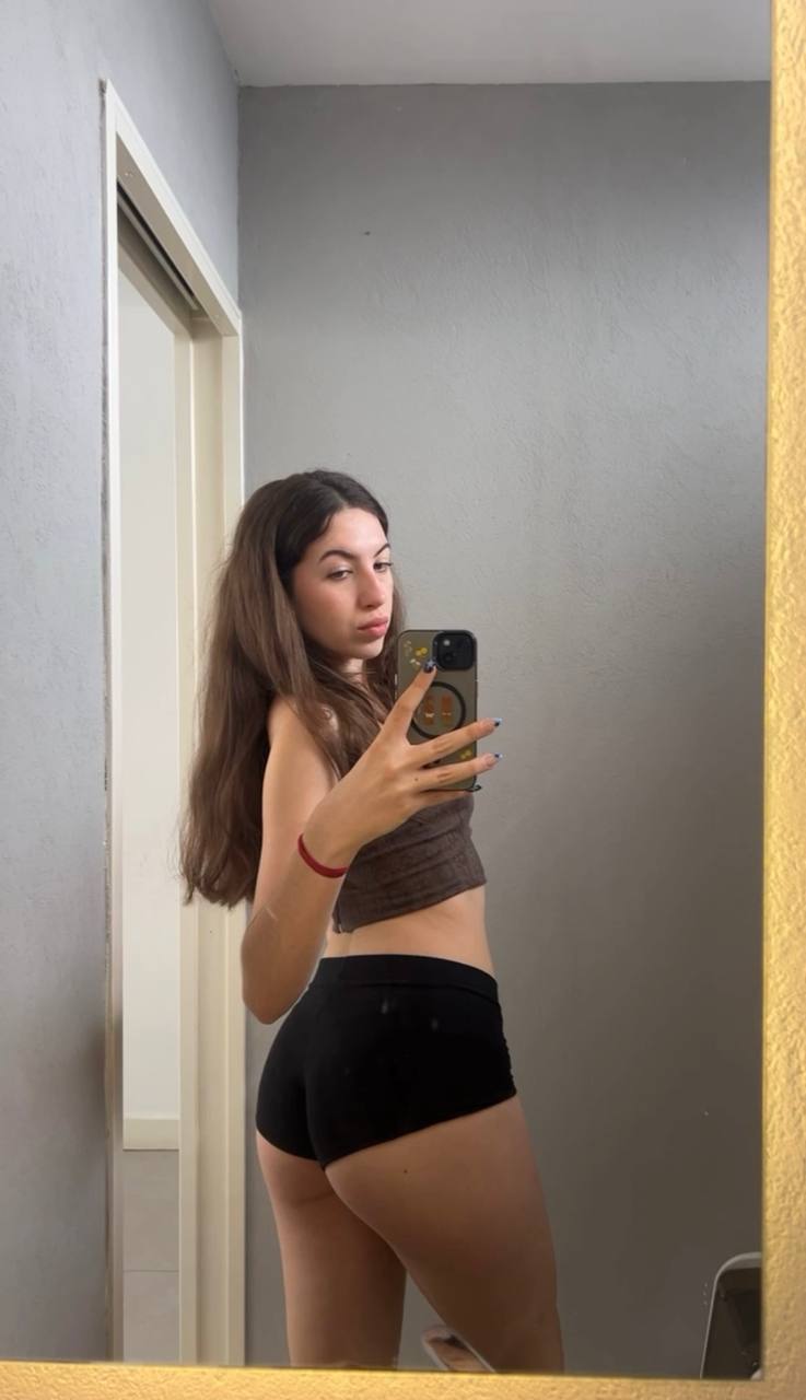 Amber in her underwear in Yiwu