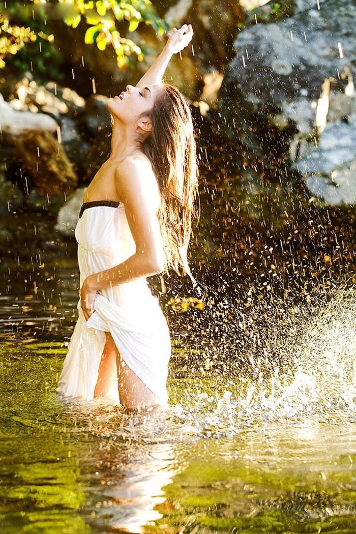 Marie Avgeropoulos in Yiwu