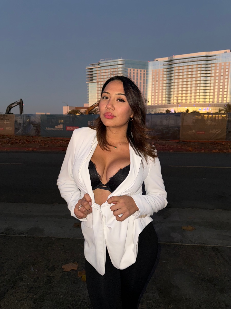 Take a pause and enjoy Ali Cruz — streaming from Yiwu