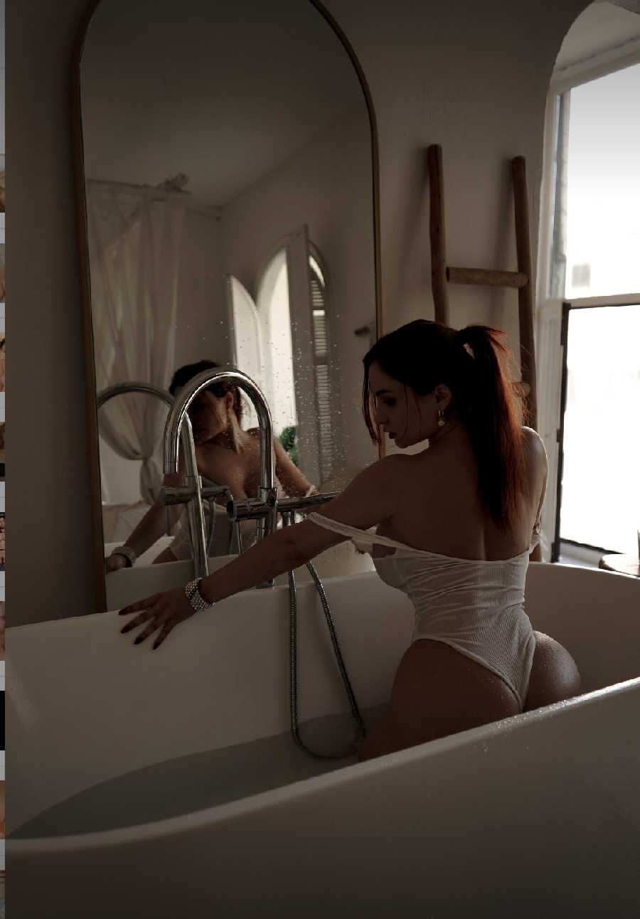 A playful frame from Miranda Faith nude — online in Yiwu