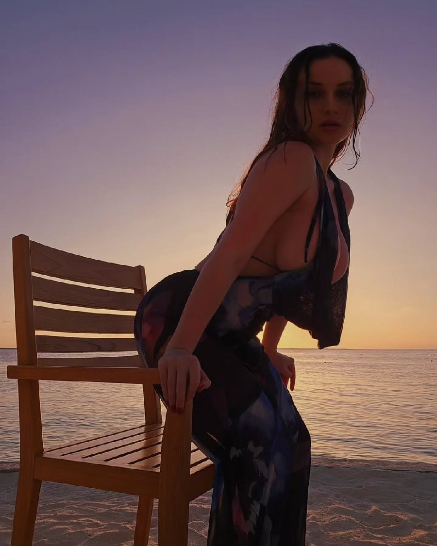 Sexy girl Miranda Faith nude in Yiwu