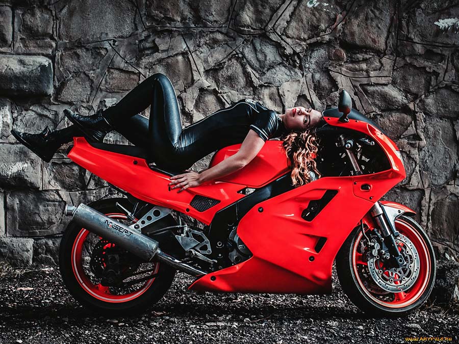 Beautiful girl Beautiful girls and motorcycles in Yiwu