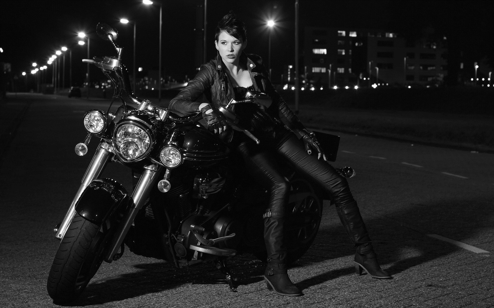 Photo Beautiful girls and motorcycles in Yiwu