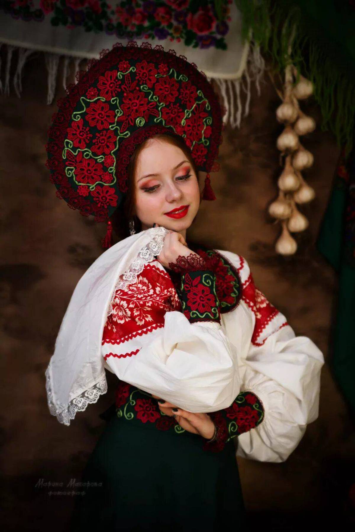 Women in Slavic costumes underwear in Yiwu