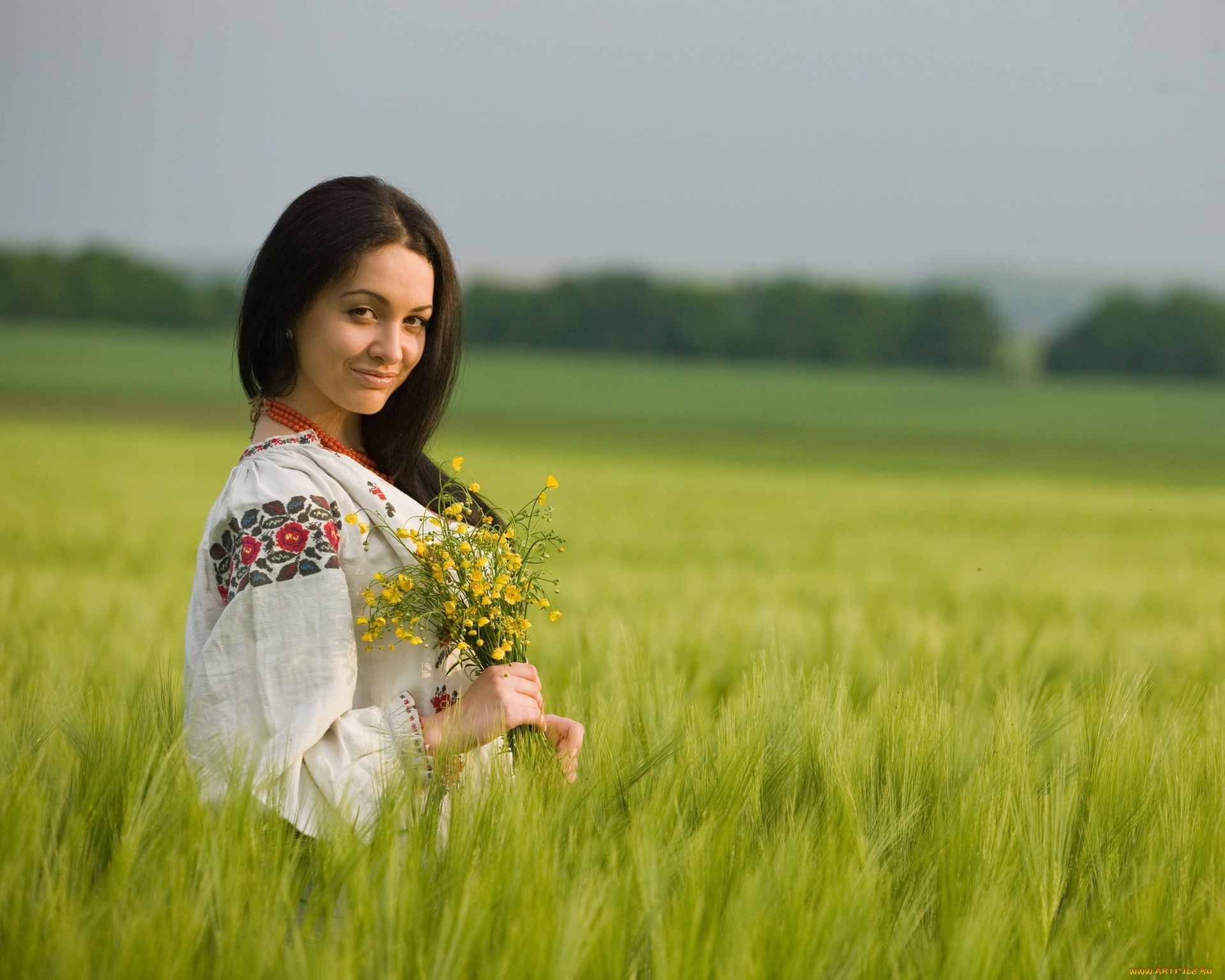 Women in Slavic costumes in Yiwu