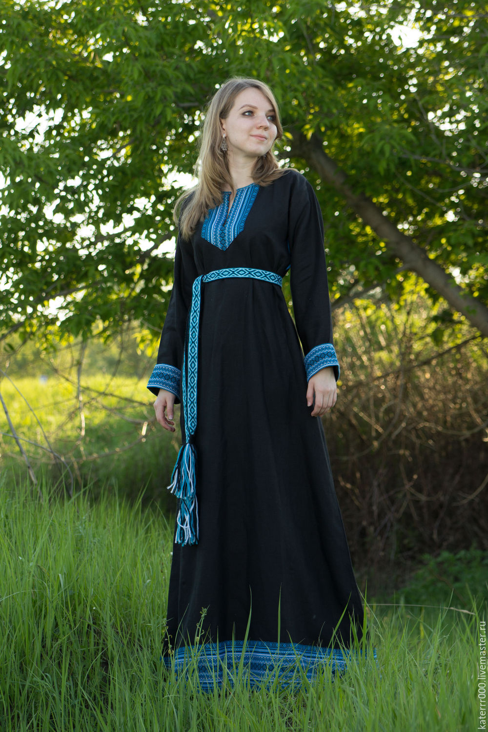 Women in Slavic costumes in Yiwu