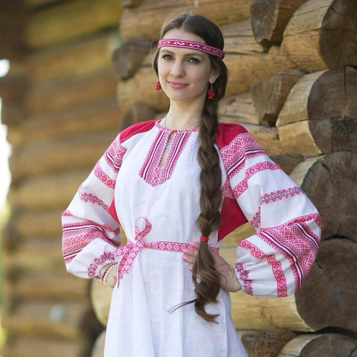 Girls in Slavic costumes in Yiwu