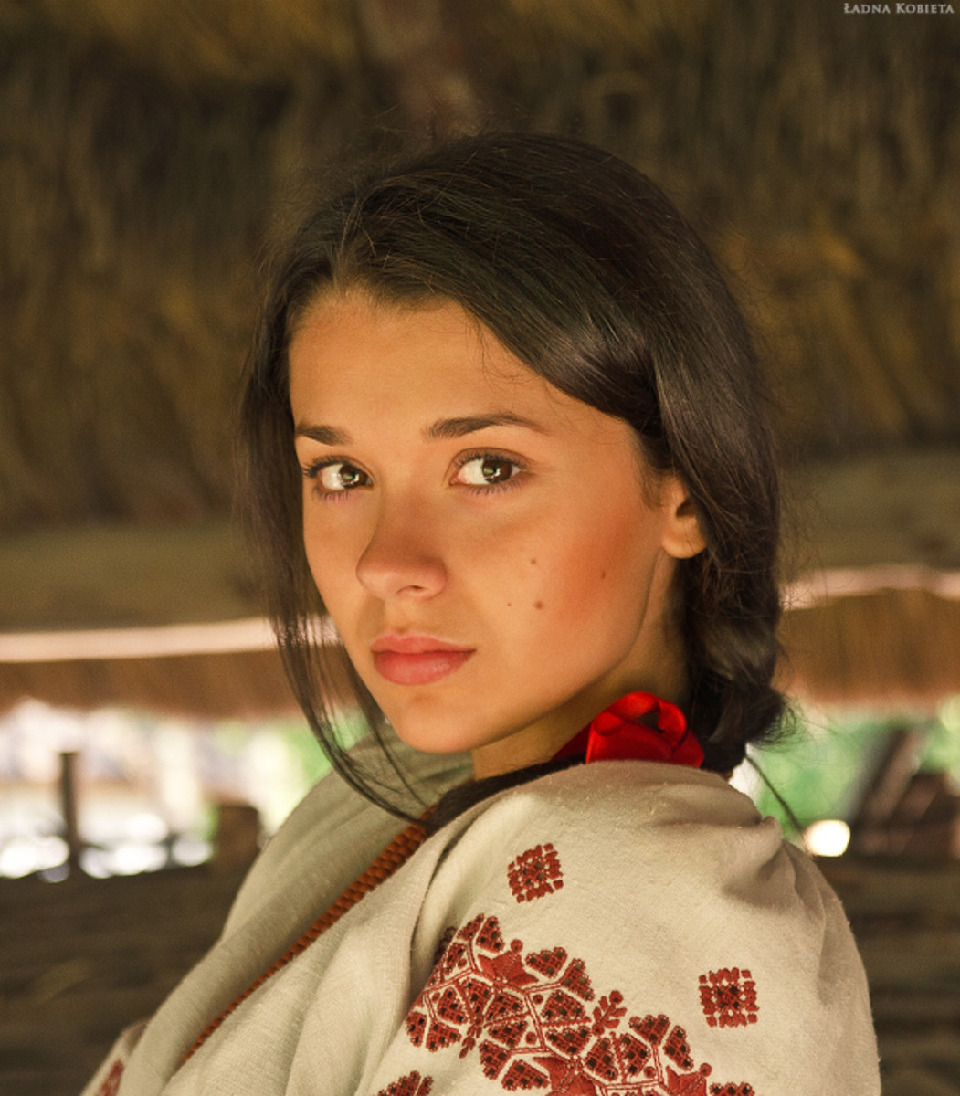 Girls in Slavic costumes in Yiwu