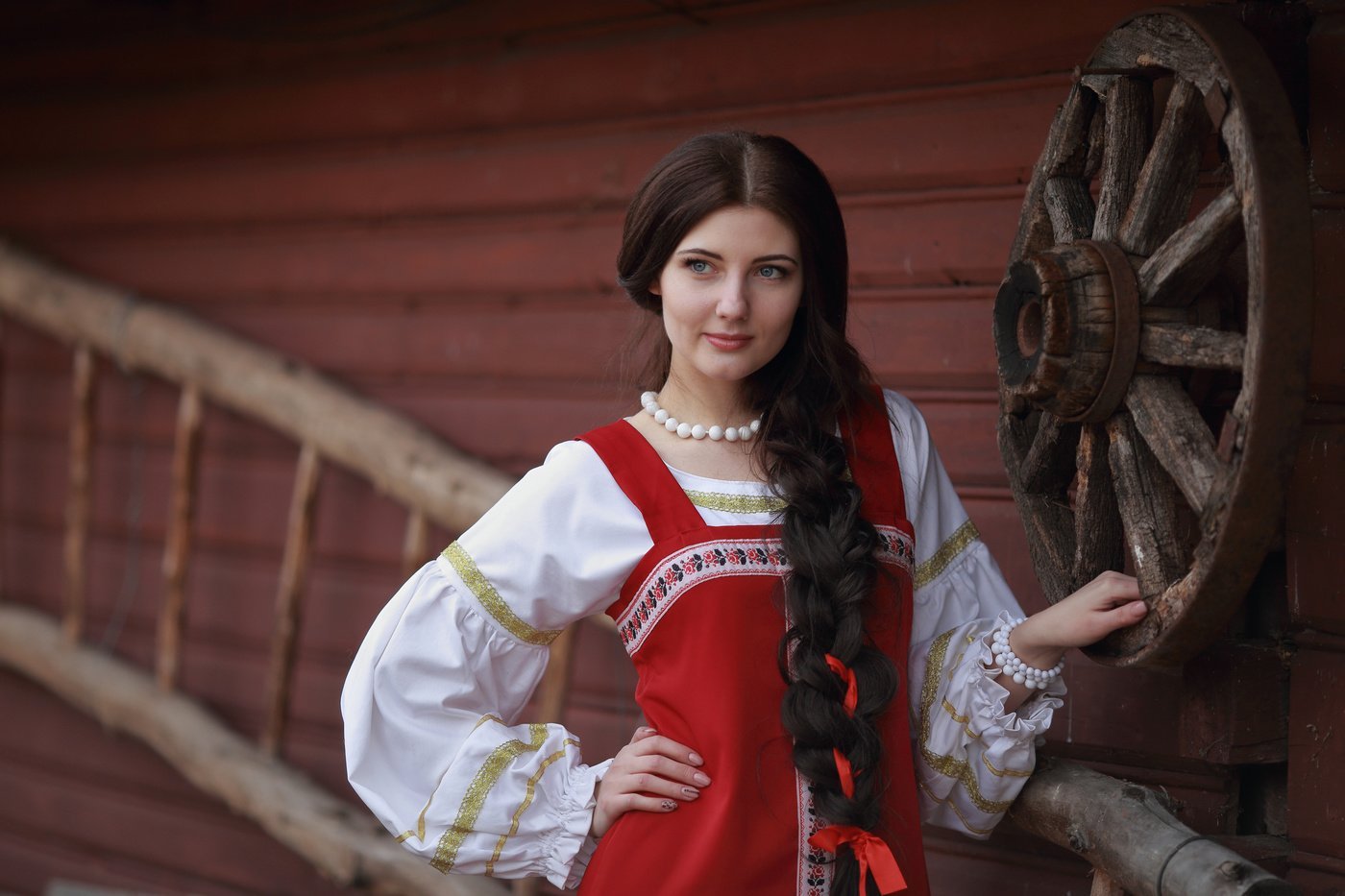 Girls in Slavic costumes in Yiwu