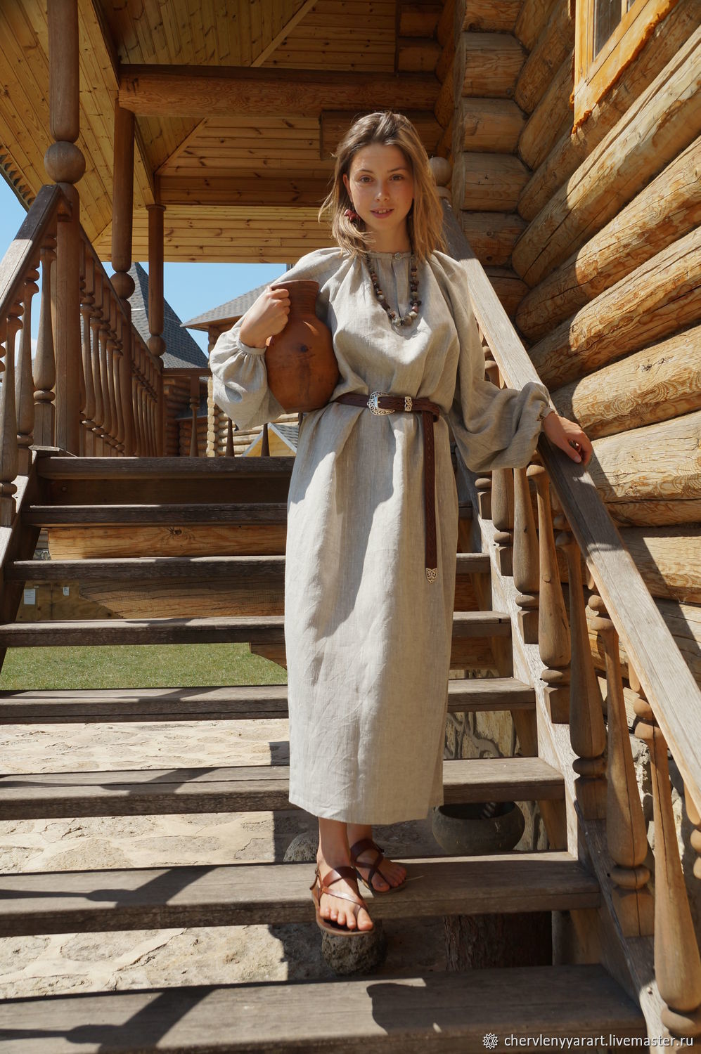 Girls in Slavic costumes in Yiwu