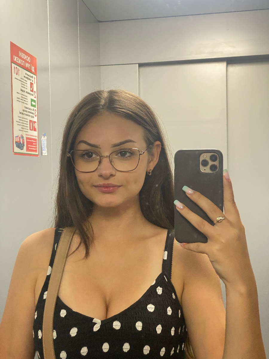 Sexy model Stacy in Yiwu