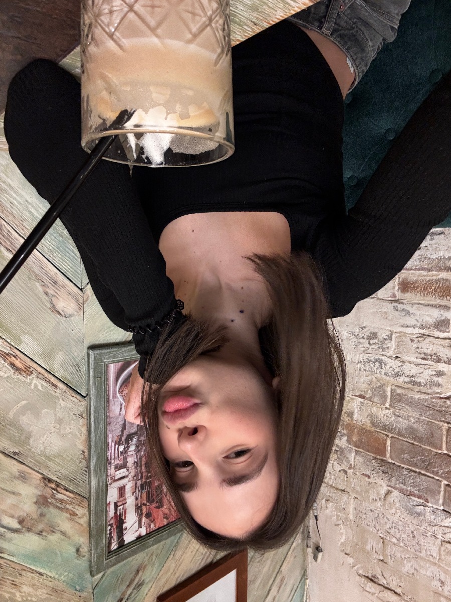 Fresh photos, fresh mood — Tina online in Yiwu